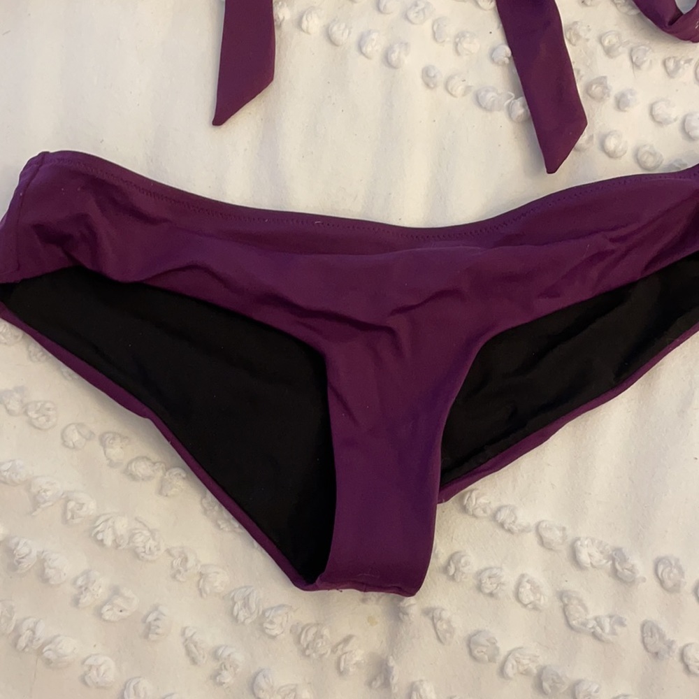 Bikini - Picture 2 of 3